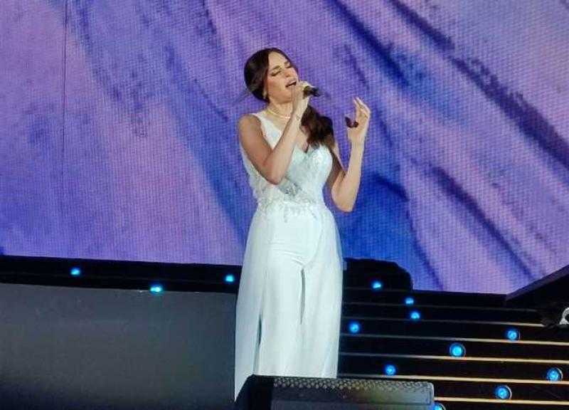 بعد أزمة الاختفاء.. أول ظهور للفنانة آمال ماهر بالعلمين الجديدة (صور)