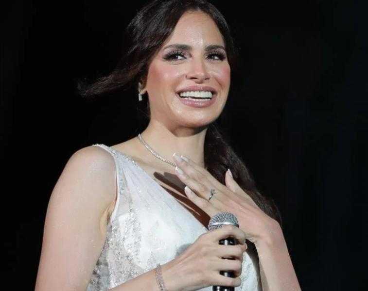 آمال ماهر تبدع في حفل العلمين بكامل قوتها وسط حضور حاشد وتنظيم محترف