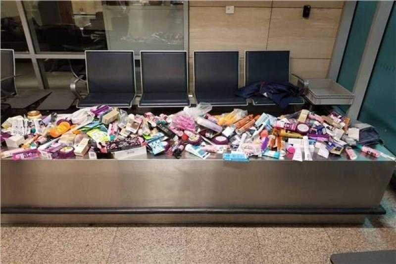 إحباط تهريب أدوات ومستحضرات تجميل بمطار سوهاج