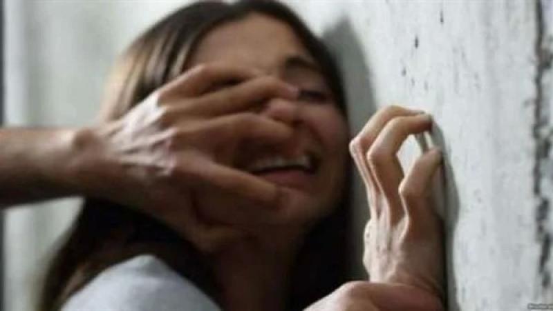 ضبط بائع متجول استدرج طفلة وهتك عرضها بأكتوبر