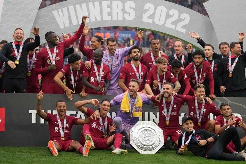 شاهد.. مراسم تتويج ليفريول بلقب كأس الدرع الخيرية
