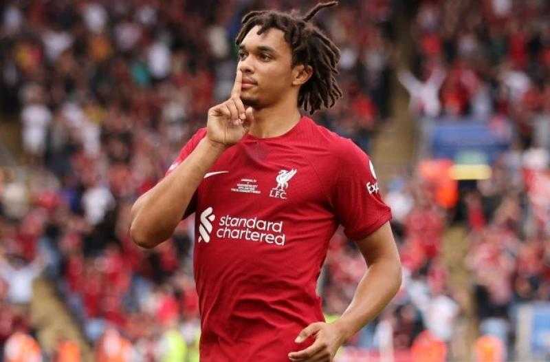 أرنولد يكشف عن علاقته القوية بمحمد صلاح داخل وخارج الملعب