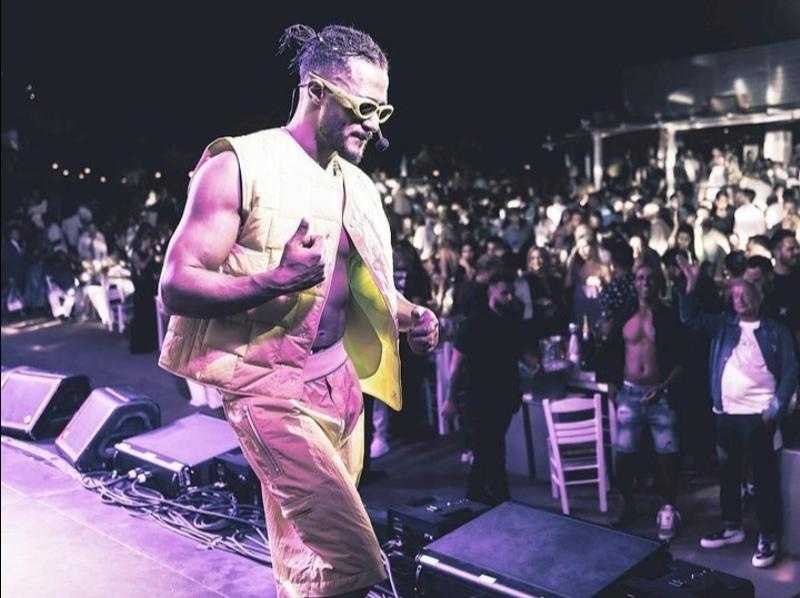 إقبال جماهيري كبير على حفل محمد رمضان في اليونان| «فيديو»