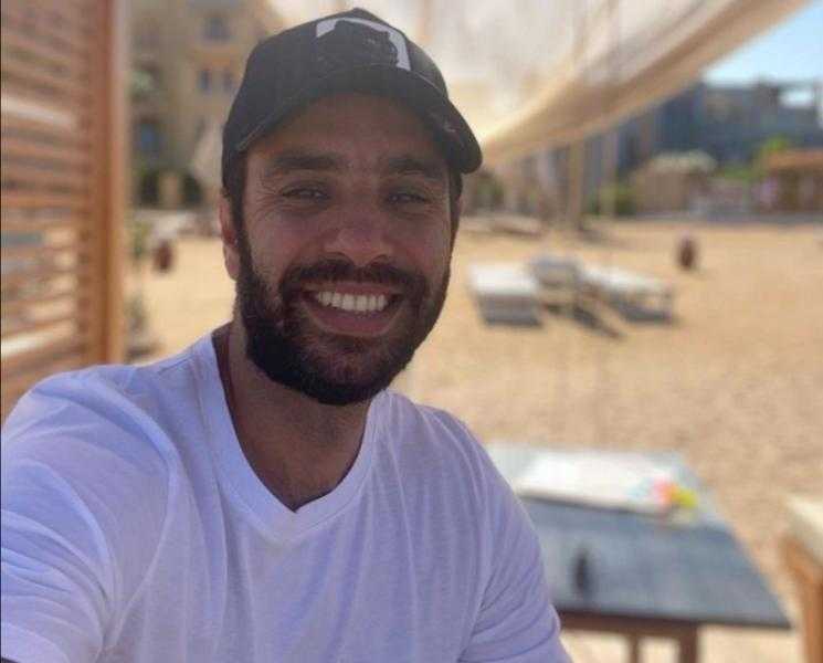 شاهد.. أحمد شامي يشارك جمهوره بصور من عطلته الصيفية