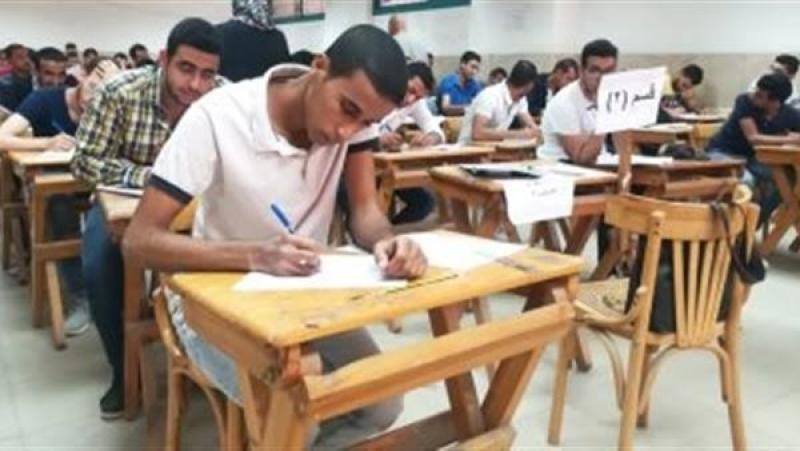 طلاب الدبلومات الفنيه 