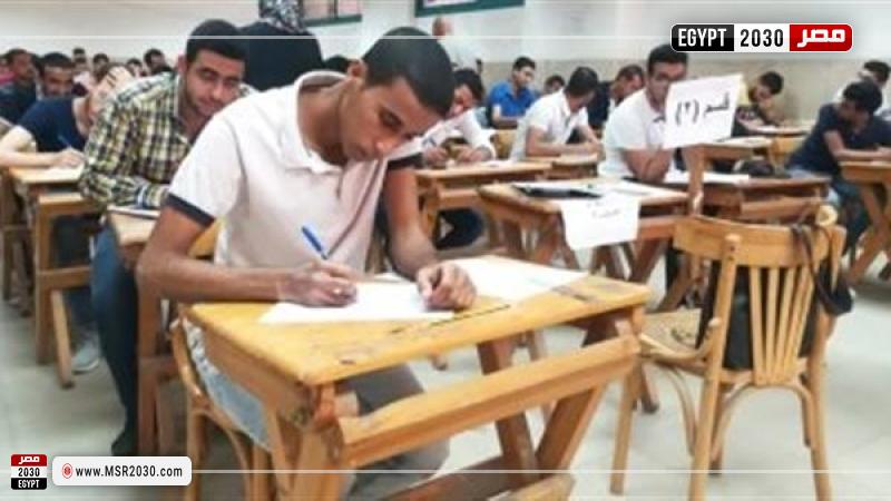 طلاب الدبلومات الفنيه