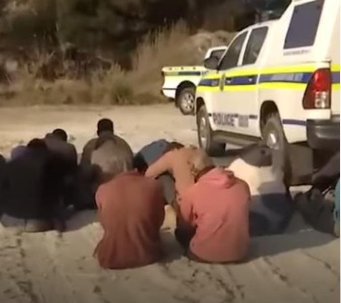 شاهد.. فيديو مروع لاغتصاب فتيات أثناء تصوير أغنية