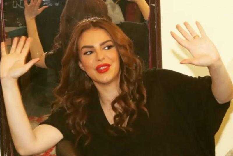 دنيا عبد العزيز تروج لـ «زقاق المدق» بالتزامن مع عرضها