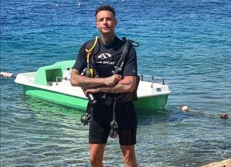 أحمد الفيشاوي يستمتع بقضاء عطلته الصيفية على البحر «صور»