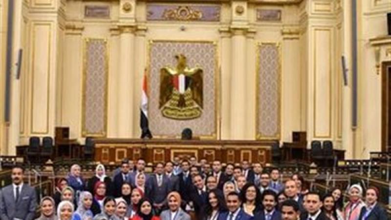 متدربي الدفعة الرابعة من البرنامج الرئاسي لتأهيل الشباب