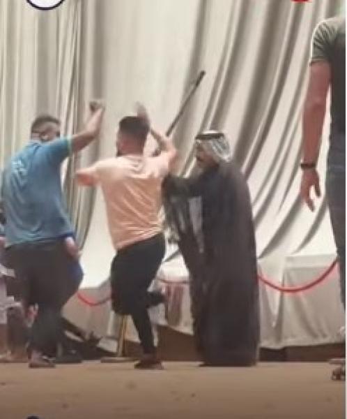 شاهد.. أنصار مقتدي الصدر يحولون البرلمان العراقي لصالة رقص