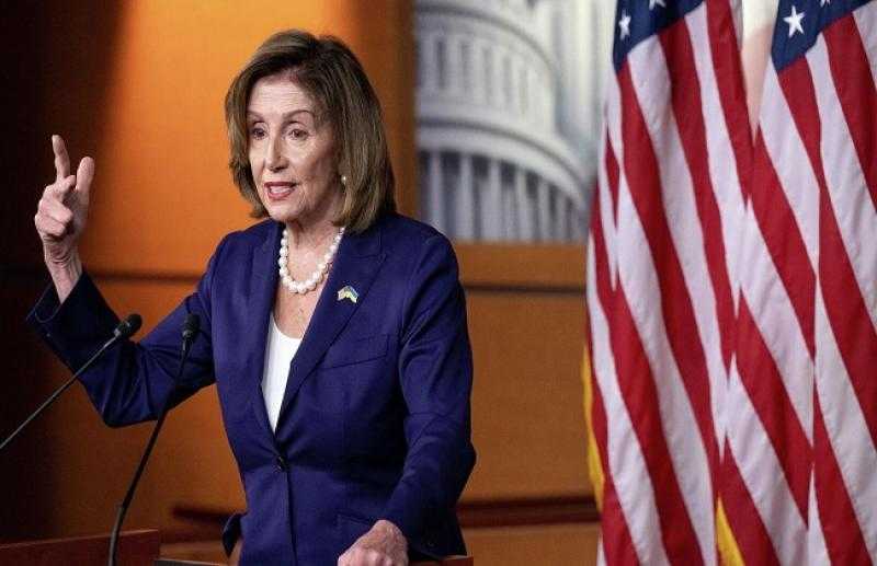 رغم التحذيرات الصينية.. هبوط طائرة بيلوسي في مطار تايوان