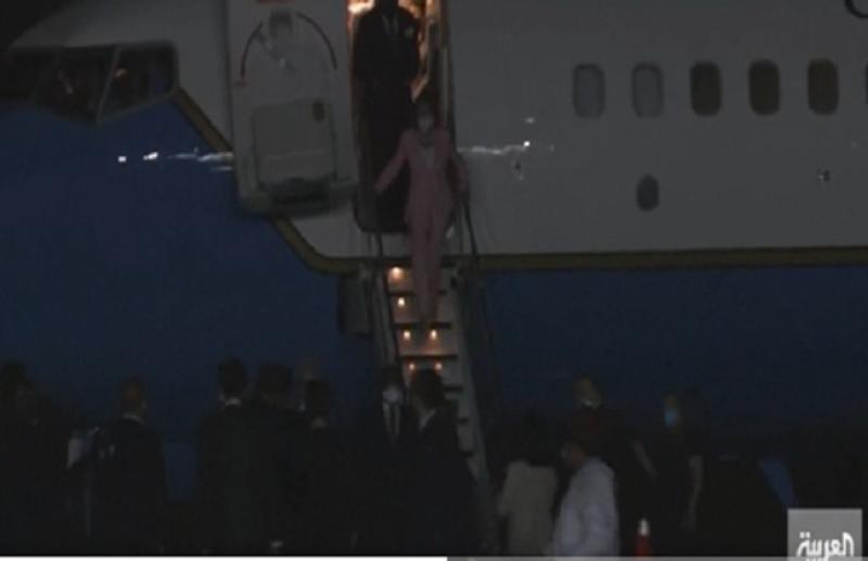 شاهد.. لحظة وصول نانسي بيلوسي مطار تايبيه «فيديو»