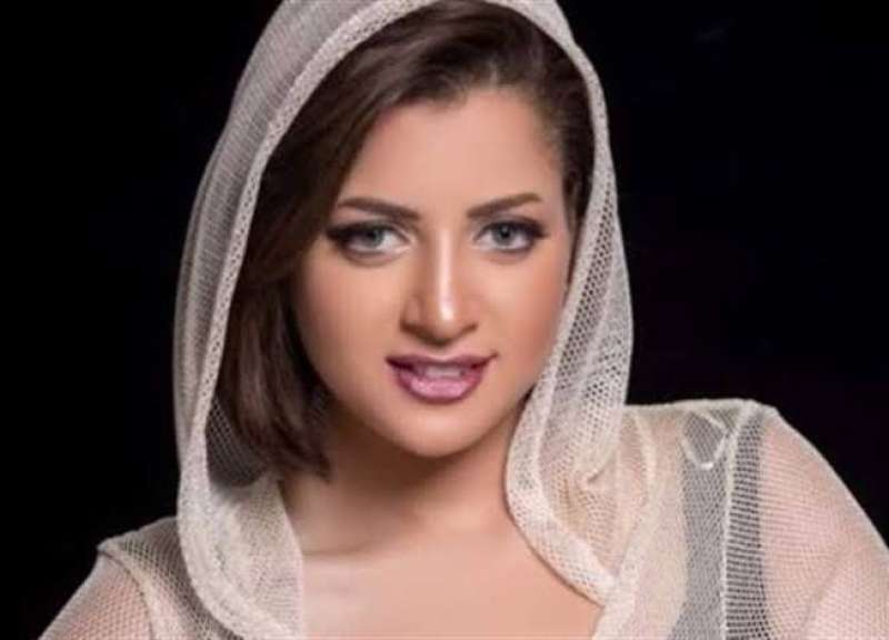 منى فاروق 