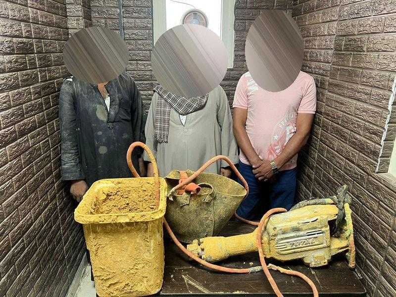 ضبط  4 أشخاص بتهمة التنقيب عن الآثار في منشأة ناصر