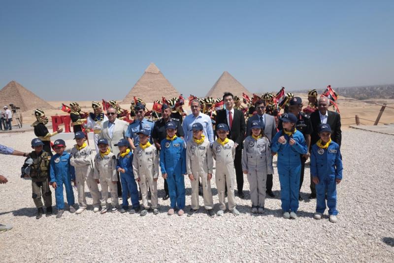 ترويجًا لمصر.. وزير السياحة والآثار يوجه الشكر للقوات المسلحة على العرض الجوي فوق الأهرامات
