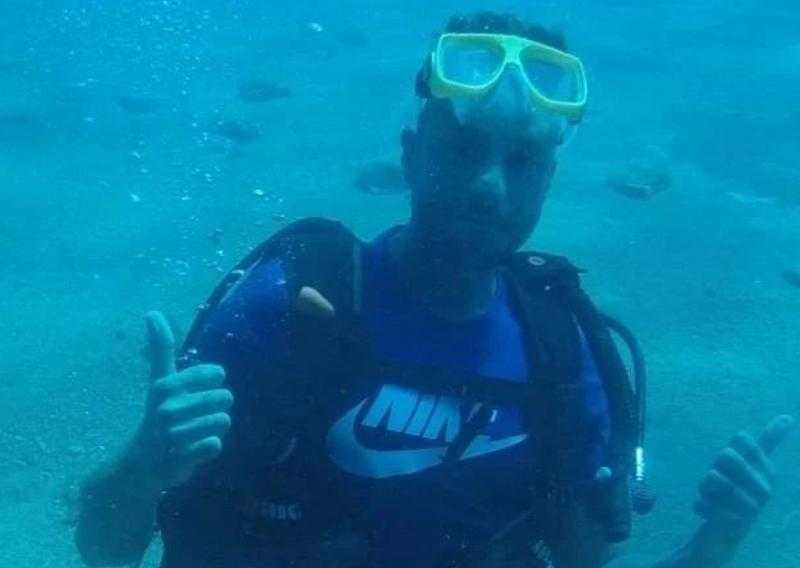 شاهد.. أحمد الفيشاوي في أعماق البحار من عطلته الصيفية