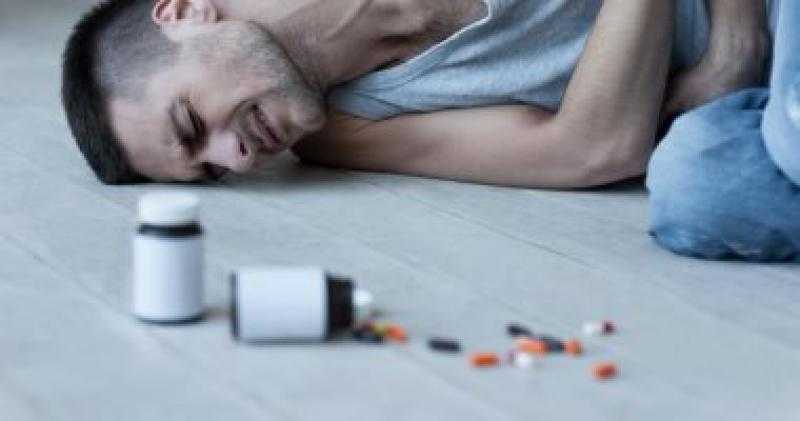 حبس مدمن 4 أيام بتهمة سرقة مشغولات ذهبية من داخل مسكن بالنزهة