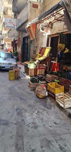 غضب أهالي المنتزه بسبب الإشغالات.. ومواطن: «الشوارع أصبحت أسواقًا شعبية»