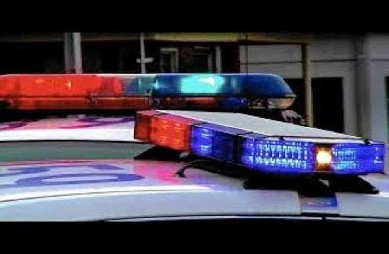 ضبط 299 قطعة جهاز تنبيه ضوئي وصوتي وملصقات لمركبات الطوارئ