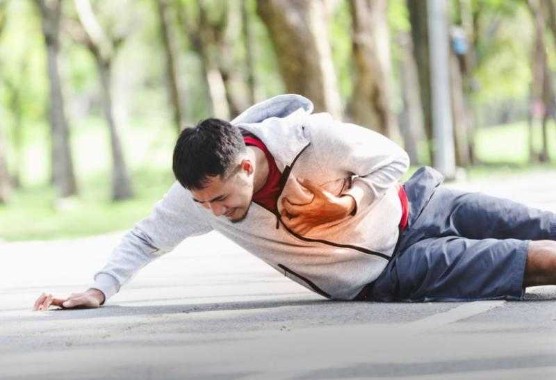 أعراض إذا شعرت بها توجه إلى طبيب قلب فورًا - فيديو