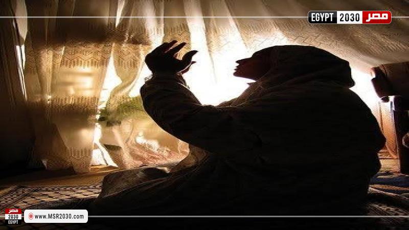 سيدة تدعوا الله