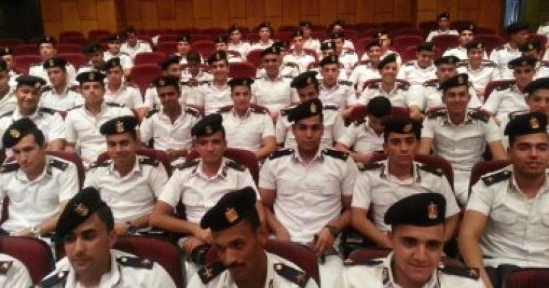 طلاب كلية الشرطة 