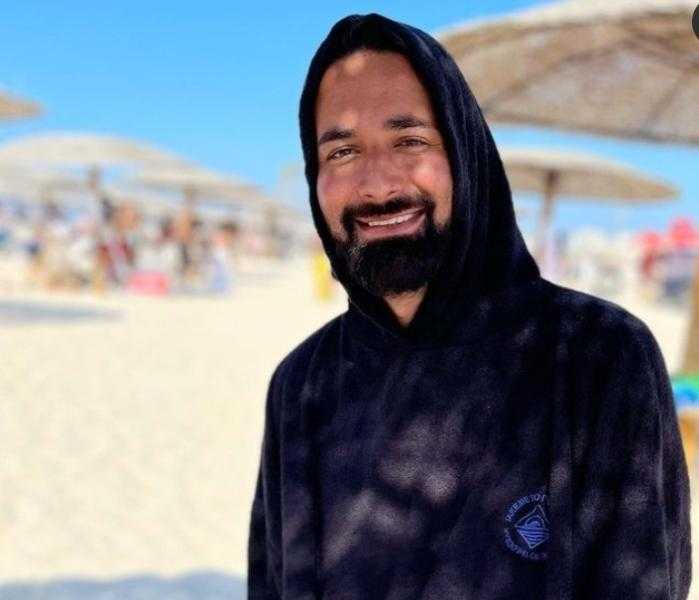 أحمد حاتم يستمتع بقضاء عطلته الصيفية على البحر «صور»