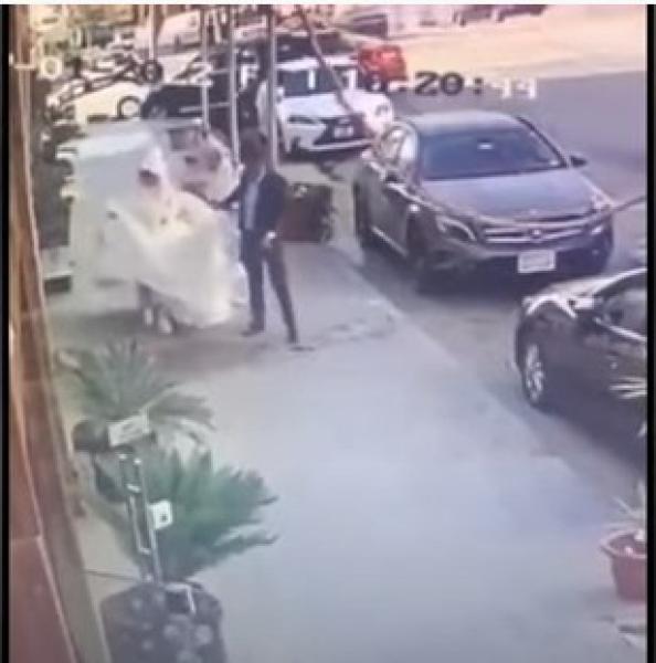 بعد خروجها من صالون التجميل.. دش بالخرطوم لعروس ليلة الزفاف  «فيديو»