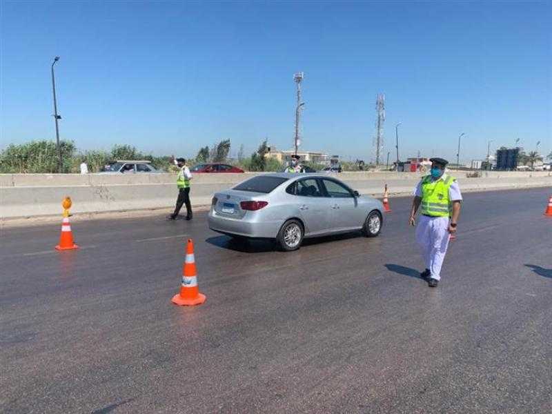 خدمات مرورية لتنفيذ أعمال تركيب الفواصل بكوبرى ميدان رسالة بالمقطم