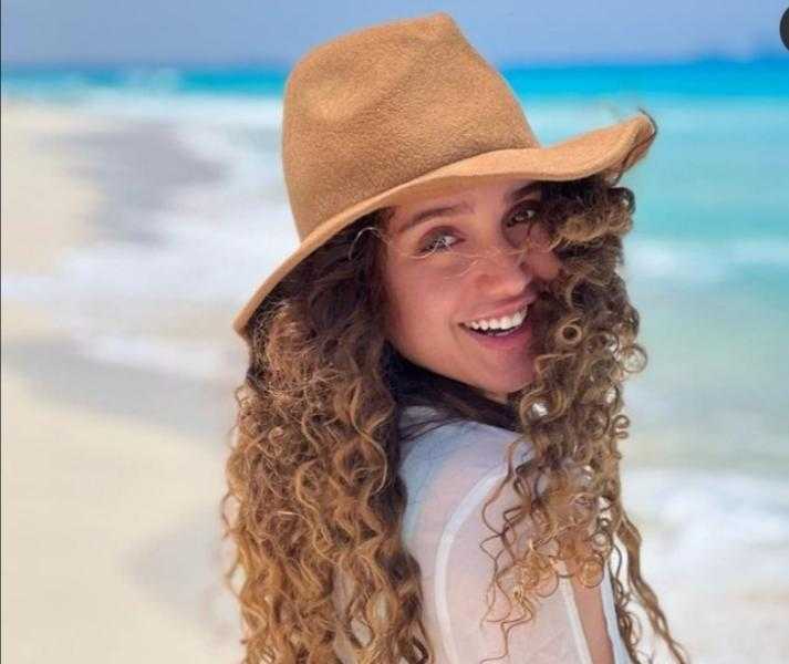 رنا رئيس تشارك جمهورها بصور من عطلتها الصيفية