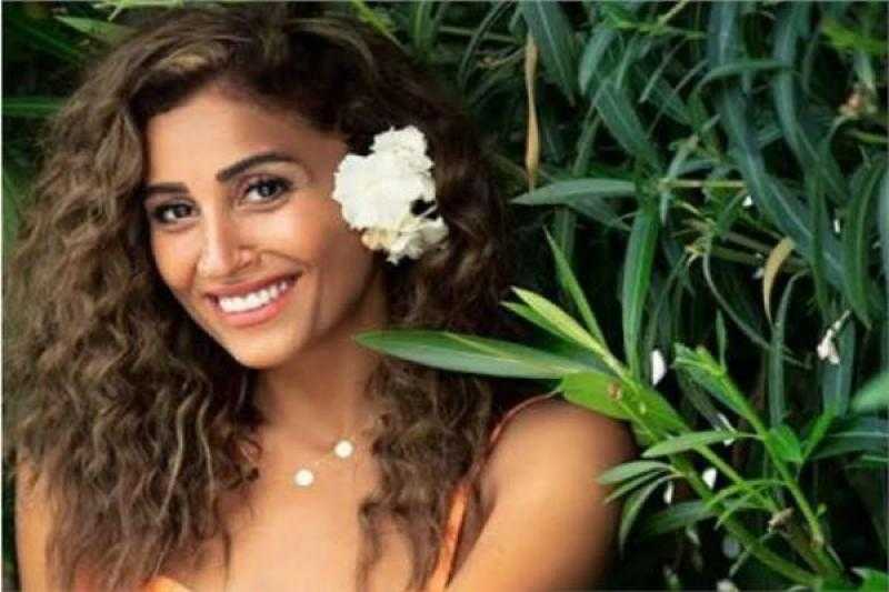 مواقف مثيرة تواجه دينا الشربيني بعد عملها في التمريض.. اعرف الحكاية