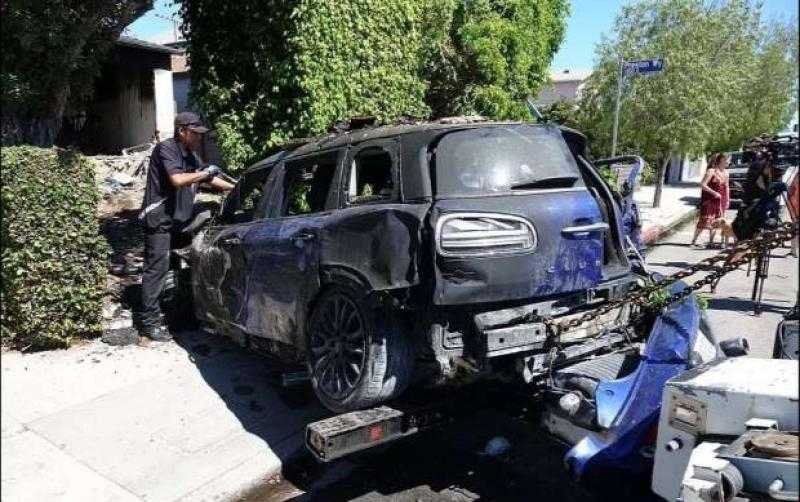 «حالتها حرجة».. اشتعال النيران فى سيارة فنانة شهيرة