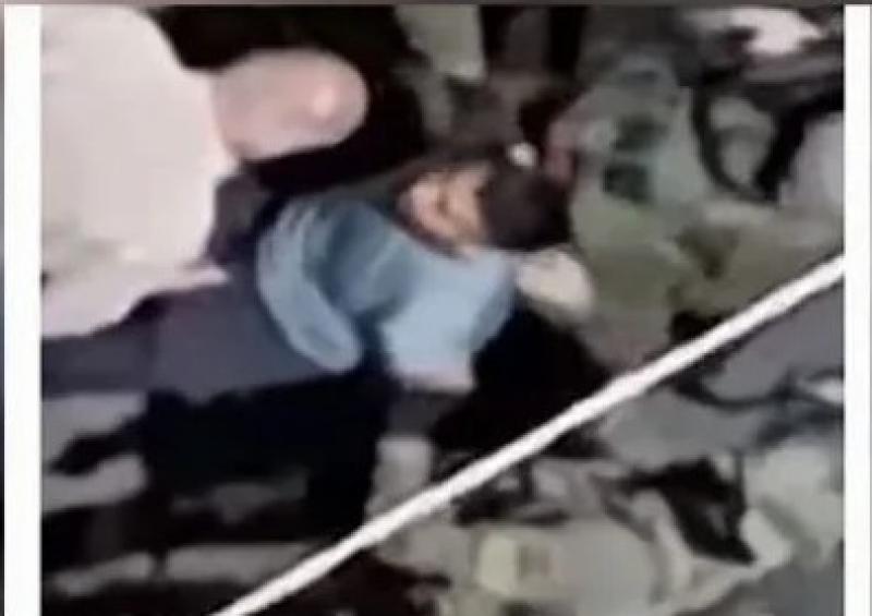 شاهد.. فيديو يوثق وصية مبكية لشاب فلسطيني لوالده أثناء اعتقاله