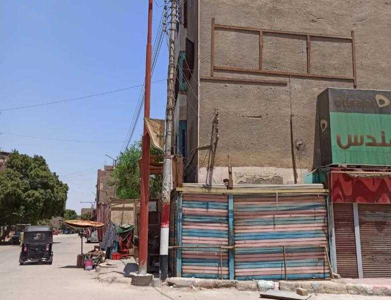 هندسة كهرباء دشنا: تغيير وإحلال 150 عمود كهرباء