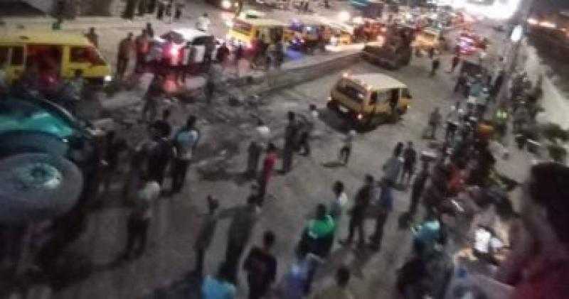 انقلاب سيارة نقل محملة بكونتنر بالمحلة يتسبب في شلل مروري