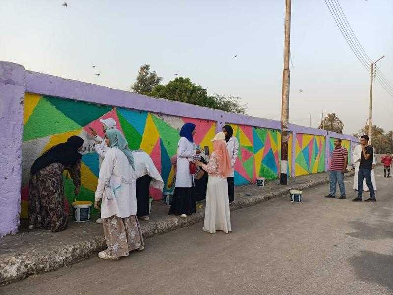 ضمن مباردة دشنا بثوبها الجديد.. حملة للفتيات تزين أسوار المدينة