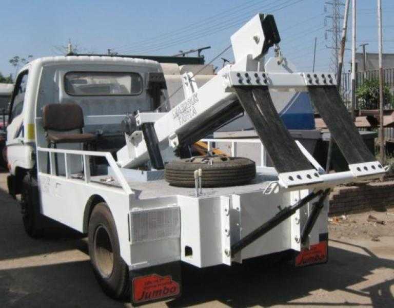 رفع 51 سيارة ودراجة نارية متهالكة من الشوارع