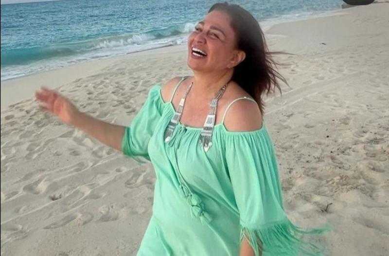 إلهام شاهين تتألق في أحدث ظهور لها من عطلتها الصيفية «صور»