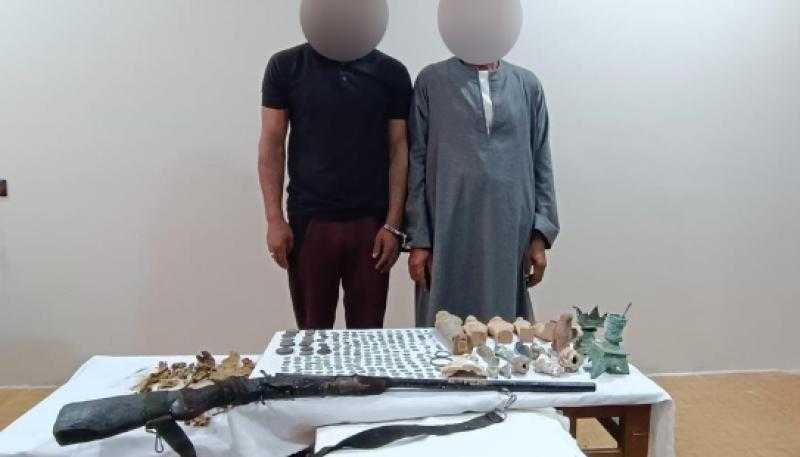 ضبط 292 قطعة أثرية بحوزة شخصين بالمنيا