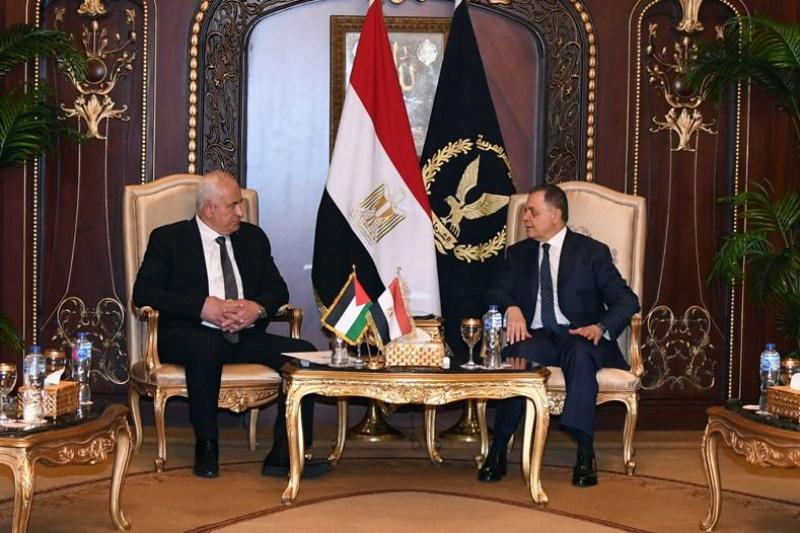 وزير الداخلية يستقبل نظيره الفلسطيني