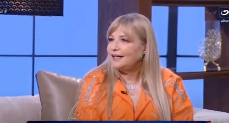 أرملة أسامة أنور عكاشة: «كان بيدلعني جدًا فوق ما حد يتصور»- فيديو