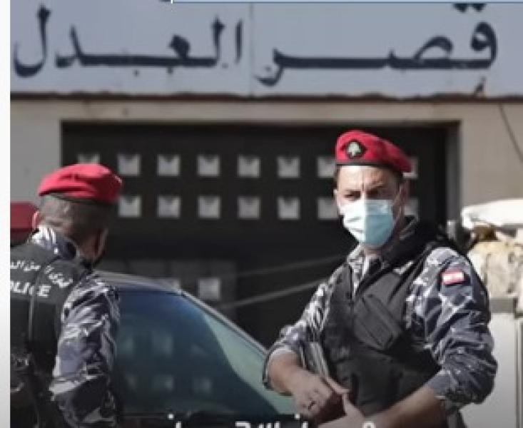 وصلنا منازلنا.. شاهد هروب جماعي لمساجين بدولة عربية