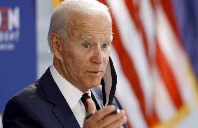 بعد إعلان تعافيه من كورونا.. زوجة بايدن تضعه في موقف محرج على الهواء «فيديو»