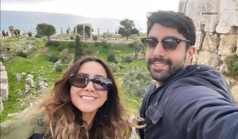 هند عبد الحليم تحتفل بعيد زواجها وسط أجواء رومانسية