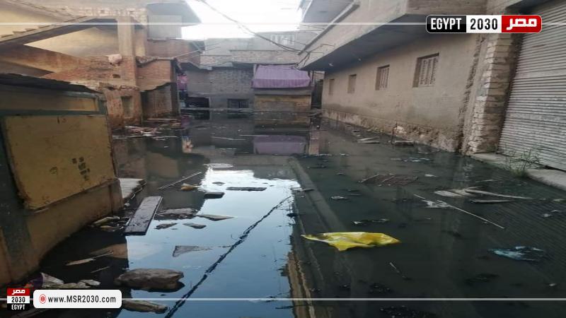 غرق شوارع العجمي في مياه الصرف الصحي 