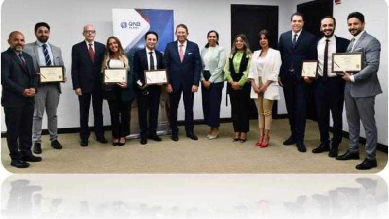 تكريم الموظفين المتميزين بقطاعات بنك QNB الأهلي المختلفة
