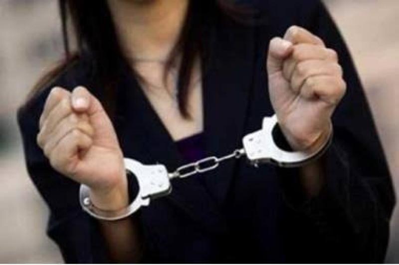 «كاميرات سرية وضعتها في ورطة».. القبض على فنانة شهيرة بتهمة الخيانة الزوجية