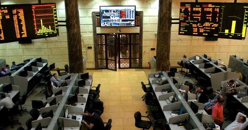 مؤشر البورصة ينخفض 0.03%.. وأرباح هامشية في نهاية التداولات