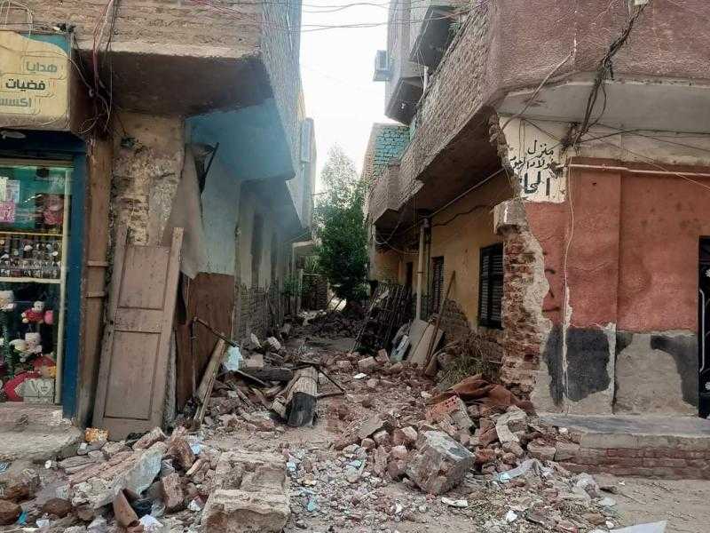 محلية دشنا تعيد فتح شارع مغلق من 50 عامًا